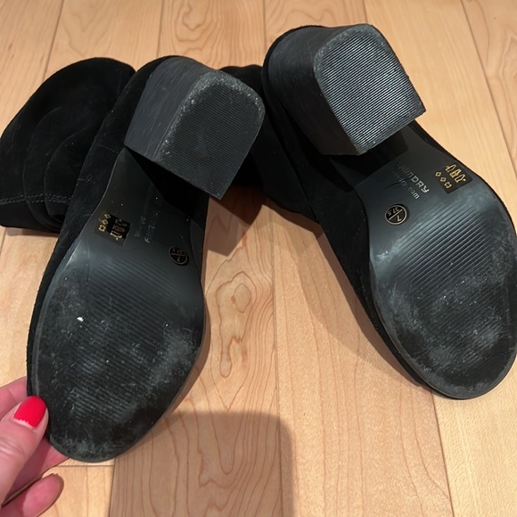 Chinese Laundry peep toe bootie black suede size 37.5 - Picture 2 of 4